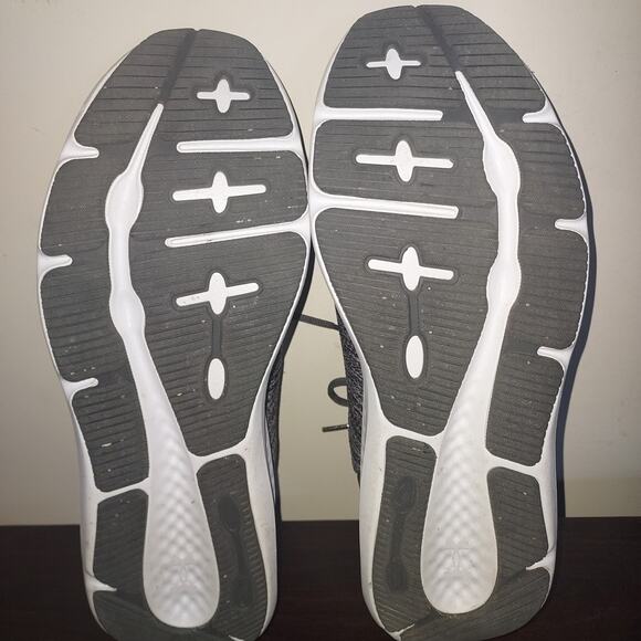 Under Armour Men's Sneakers 10M Charged Pursuit Athletic Lace Up Black White - Picture 13 of 13